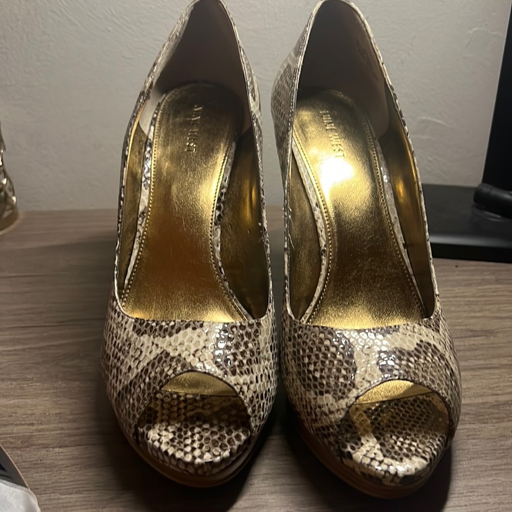 NINE WEST